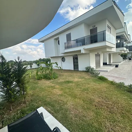 Charmante, Moderne 10 Minuten Fussweg Zum Strand! Side