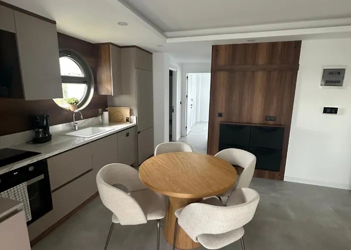 Charmante, Moderne 10 Minuten Fussweg Zum Strand! Apartamento